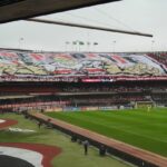 Torcida do São Paulo foi liberada por Rogério Ceni para entrar no CT da Barra Funda. (Foto: Twitter do São Paulo)