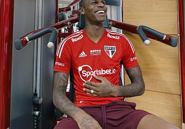 Arboleda é um dos três zagueiros confirmados para 2023. (Foto: Twitter do São Paulo)