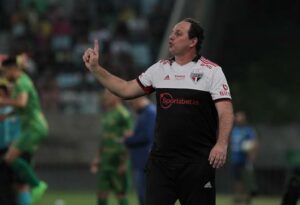 Rogério Ceni não se define sobre permanência no São Paulo. (Foto: Twitter do São Paulo)