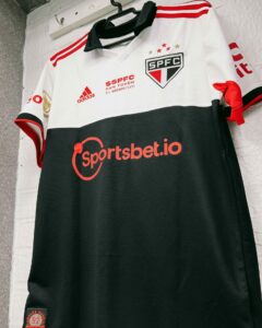 São Paulo fecha contrato com Rafinha para 2023. (Foto: Twitter do São Paulo)