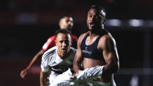 Luan decide jogo para São Paulo e volta a ser importante para o grupo. (Foto: Twitter do São Paulo)