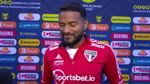 Reinaldo quer permanecer no São Paulo. (Foto: Twitter do São Paulo)