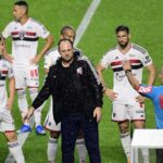 Rogério Ceni diz que vai continuar no São Paulo. (Foto: Marcos Ribolli/ge)