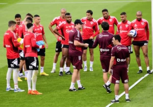 Rogério Ceni e diretoria do São Paulo divergem sobre planejamento. (Foto: Marcos Ribolli/ge)