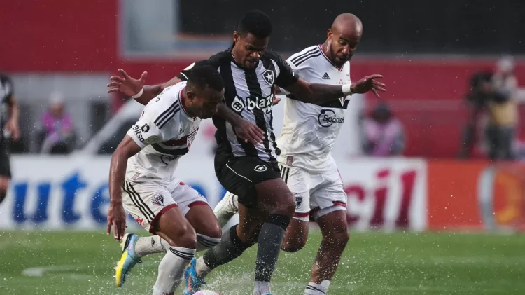 São Paulo enfrenta Botafogo pelo Brasileirão. (Foto: Gazeta Press)