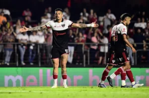 Para chegar na Libertadores, São Paulo poderia "apenas" vencer no Morumbi. (Foto: Twitter do São Paulo)