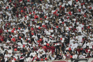Torcida do São Paulo critica preço dos ingressos. (Foto: Twitter do São Paulo)