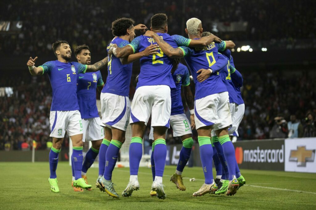 Brasil vai jogar na Copa do Mundo e terá jogos em dias de semana na primeira fase. (Foto: Twitter do Brasil)