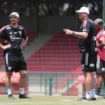 Rogério Ceni pede e São Paulo renova contrato com Rafinha. (Foto: Twitter do São Paulo)