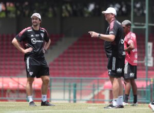 Rogério Ceni pede e São Paulo renova contrato com Rafinha. (Foto: Twitter do São Paulo)