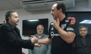 Rogério Ceni cobra e São Paulo vai atrás de reforços. (Foto: Twitter do Sâo Paulo)