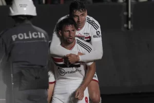 Ferraresi faz ótimo jogo e quer ficar no São Paulo em 2023. (Foto: Twitter do São Paulo)