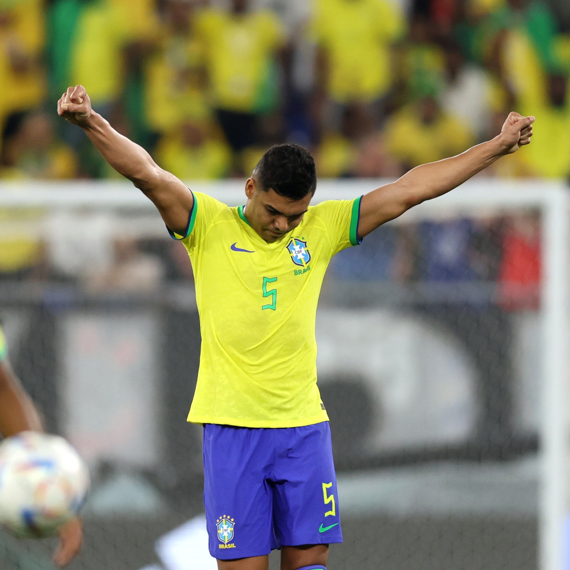 Brasil vence com gol de Casemiro e garante classificação na Copa