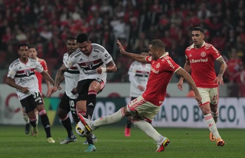 São Paulo e Internacional se enfrentam pelo Brasileirão 2023. (Foto: Twitter do São Paulo)