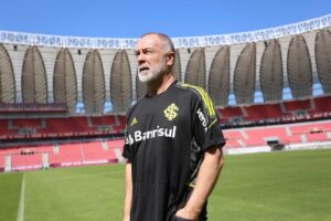 Mano Menezes se interessa por titular do São Paulo. (Foto: Twitter do Internacional)