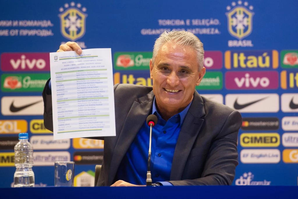 Tite divulga nesta segunda a lista de convocados do Brasil para a Copa do Mundo do Qatar. (Foto: Twitter da CBF)