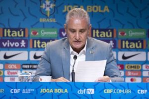 Tite divulga nesta segunda a lista de convocados do Brasil para a Copa do Mundo do Qatar, com jogador que passou pelo São Paulo. (Foto: Twitter da CBF)