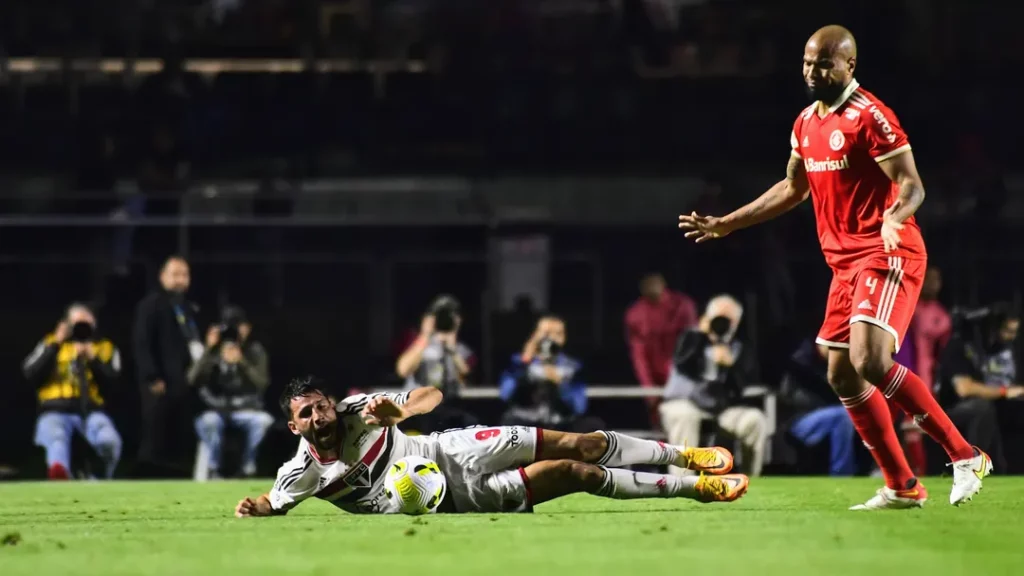 Calleri diz que São Paulo fez ano ruim. (Foto: Marcos Ribolli/ge)