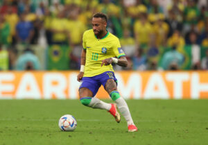 Neymar está de volta para Brasil disputar oitavas da Copa do Mundo. (Foto: Twitter do FIFA)