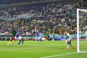 Camarões vence Brasil na Copa do Mundo, mas seleção termina em primeiro lugar. (Foto: Twitter da FIFA)