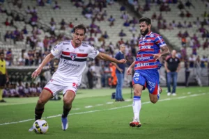São Paulo vê Juninho Capixaba fechar contrato com o Red Bull Bragantino. (Foto: Twitter do Fortaleza)