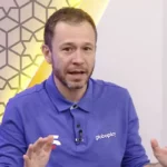 Tiago Leifert zoa torcida do São Paulo. (Foto: Reprodução/Globoplay)