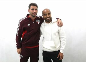 Lucas Moura está sem contrato e pode reforçar São Paulo na sequência da temporada. (Foto: Twitter do São Paulo)