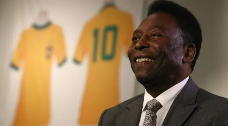 Futebol mundial perde o Rei Pelé. (Foto: Twitter do Santos)