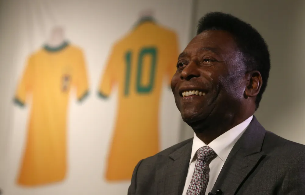 Futebol mundial perde o Rei Pelé. (Foto: Twitter do Santos)
