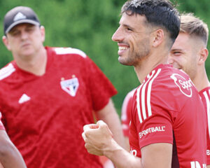 Calleri voltará a disputar uma temporada completa pelo São Paulo. (Foto: Twitter do São Paulo)