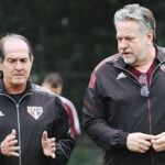 Muricy e Julio Casares no CT do SPFC - Foto: Twitter do São Paulo)