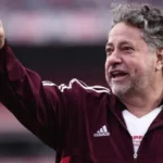 Julio Casares e diretoria tentam segurar venda de promessas da base. (Foto: Twitter do São Paulo)