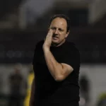 Rogério Ceni não está satisfeito com quantidade de reforços no São Paulo. (Foto: Twitter do São Paulo)