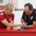 Pedrinho será um dos jovens de Cotia a integrar o elenco profissional do São Paulo. (Foto: Twitter do São Paulo)