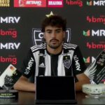 Igor Gomes fecha com Galo e irrita torcida do São Paulo nas redes sociais. (Foto: Twitter do Galo)