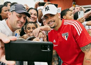 Luciano é mantido como camisa 10 do São Paulo. (Foto: Twitter do São Paulo)