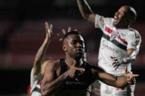 Luan foi reintegrado ao elenco do São Paulo. (Foto: Rubens Chiri/SPFC)