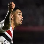 Luciano desencanta no São Paulo em 2023. (Foto: Marcos Ribolli/ge)