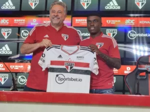 Seba Méndez destaca peso de Pato na negociação para fechar com São Paulo. (Foto: Twitter do São Paulo)