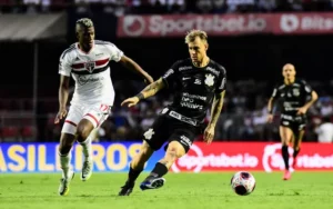 Orejuela foi um dos piores jogadores do São Paulo no Majestoso. (Foto: Marcos Ribolli/ge)