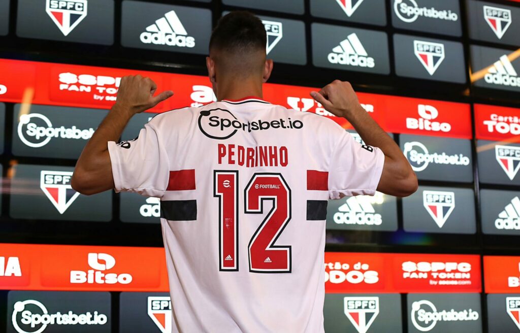 Pedrinho é o novo reforço do São Paulo em 2023. (Foto: Twitter do São Paulo)