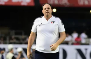 Rogério Ceni reforça que São Paulo errou no planejamento dos estrangeiros. (Foto: Marcos Ribolli/ge)