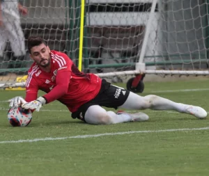 Rafael chega para tentar à meta do São Paulo como titular. (Foto: Twitter do São Paulo)