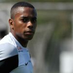 Foto: Ivan Storti/Santos FC - Robinho pode prejudicar ainda mais a situação de Daniel Alves, gerando reação nos torcedores do São Paulo.