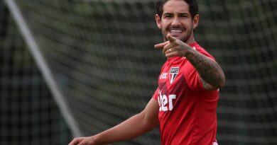 Pato só não marcou em estreias usando a camisa do São Paulo. (Foto: Rubens Chiri/São Paulo)