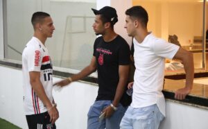 Foto: Rubens Chiri/São Paulo - Jovem atuou ao lado do atacante do Manchester United.