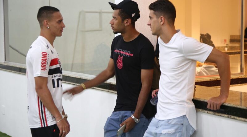 Foto: Rubens Chiri/São Paulo - Jovem atuou ao lado do atacante do Manchester United.