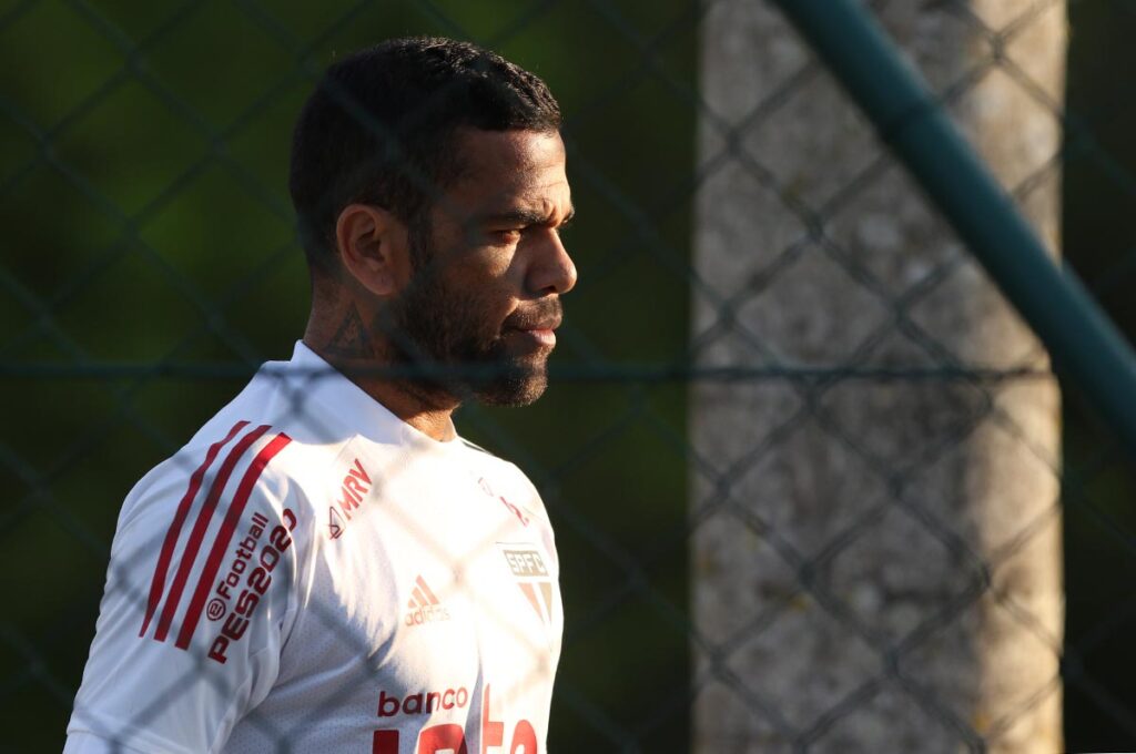Foto: Rubens Chiri/São Paulo - Dani Alves não é bem visto pelos torcedores.