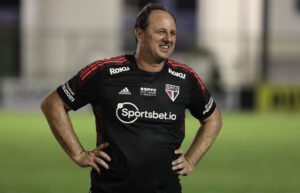 Foto: Rubens Chiri/São Paulo - Treinador acabou sendo elogiado após a vitória diante do Tigre, na Argentina.