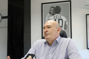 Foto: Pedro Ernesto Guerra Azevedo/Santos FC - Rueda, presidente do Peixe, vem sendo pressionado para tentar contratar uma das opções do São Paulo.